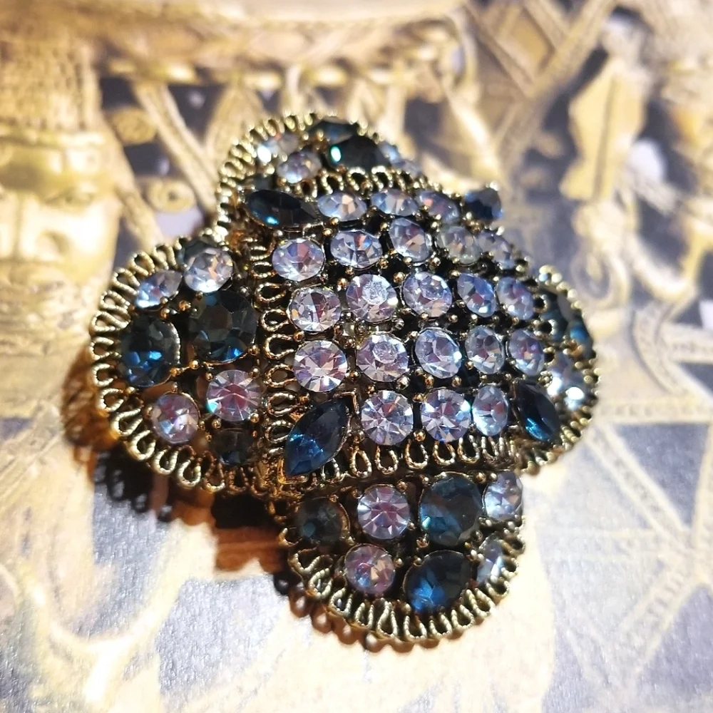 Vintage LISNER Sapphire Blue Rhinestone Domed Brooch MINT